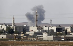 Spopadi za Kobane se nadaljujejo; Turčija zavrača samostojno posredovanje proti IS 