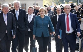Velika koalicija: Merklova začela pogovore s SPD