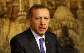 Erdogan za ponovno sojenje obsojenim vojaškim prevratnikom