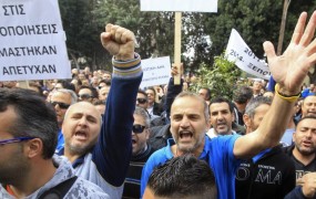 Ciper zaradi privatizacije zajele prve večje stavke po prejemu pomoči