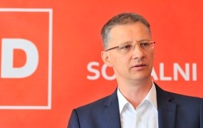 »Janša bo spet izvoljen, Janković pa na partizanskih proslavah govori, da ni kriv«