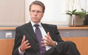 Na varno pred novo vlado - tudi minister Žbogar si išče evropsko službo