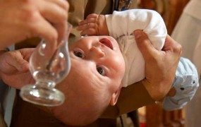 Italijanski nadškof prepovedal sodelovanje mafijskih botrov pri krstu