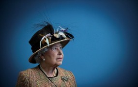 Britanska kraljica ob jubileju na seji vlade