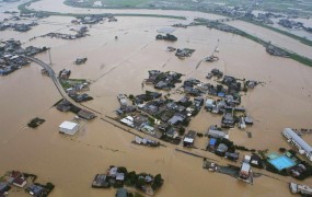 Na Japonskem zaradi neurja evakuirali 260.000 ljudi