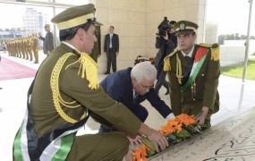 Ob obletnici Arafatove smrti Abas kritizira Hamas in Izrael