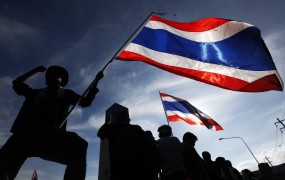 Tajski protestniki nad državni telekomunikacijski podjetji