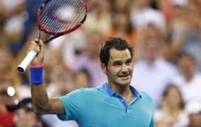Federer po prekinitvi na OP ZDA gladko naprej, Benčičevi nov skalp