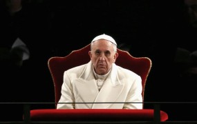 Papež pred velikonočno vigilijo o pomenu vstajenja