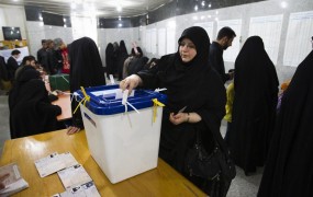 Na volitvah v Iranu vodstvo Ahmadinedžadovih tekmecev
