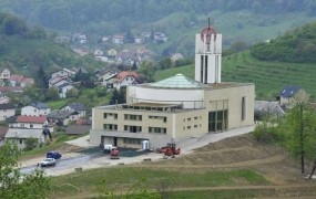 Nihče noče kupiti nedokončane cerkve v Košakih