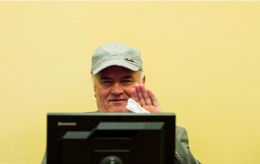Ratko Mladić haaško sodišče obtožuje pristranskosti