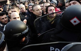 20.000 ljudi v Skopju na protivladnih protestih 