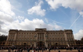 Dva moška skušala vdreti v Buckinghamsko palačo