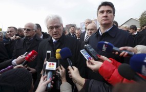Incident: V Vukovarju hrvaškemu vrhu preprečili sodelovanje v spominskem sprevodu
