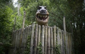 Dinozavri izumrli tudi zaradi »strašanske smole«
