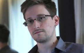 Snowden na begu pred Američani zaprosil za azil v Ekvadorju