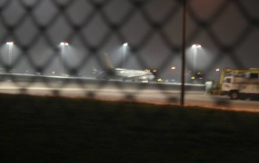 Teror v zraku: ugrabitelj z bombo skušal letalo preusmeriti v Soči 