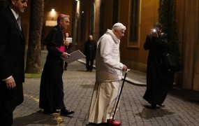 La Repubblica: Papež odstopa zaradi spolnih in finančnih afer v Cerkvi