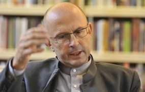 Jože Dežman zanika navedbe Ljudmile Novak, da naj bi podprl sprejeti arhivski zakon