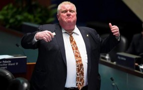 Župan Toronta se še naprej sramoti z vulgarnostmi in norim obnašanjem