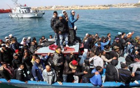 Pred Lampeduso rešili več kot 700 migrantov
