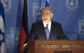 Netanjahu grozi s širitvijo ofenzive, če bo Hamas zavračal prekinitev ognja