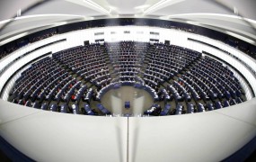 Anketa CES: Na evropskih volitvah zmaga SDS in EPP