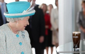 Britanska kraljeva družina bo v letu 2012 prepotovala svet