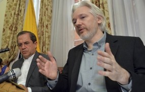 Assange zapušča ekvadorsko veleposlaništvo