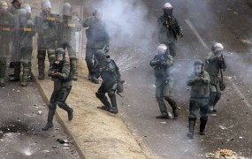 Na protestih v Venezueli vnovič izbruhnilo nasilje; doslej že 14 smrtnih žrtev