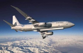 Pentagon: Kitajsko vojaško letalo letelo nevarno blizu ameriškega