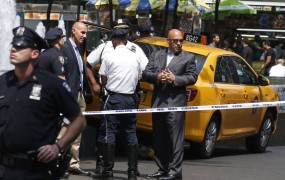 Newyorška policista zgrešila osumljenca in ranila nedolžni ženski