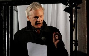 Assange po šestih mesecih na ekvadorskem veleposlaništvu nagovoril privržence