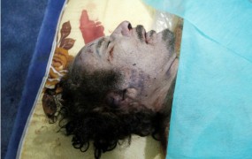 Strel v glavo pokončal Gadafija