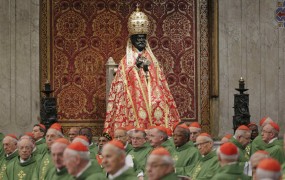 Papež nove kardinale pozval, naj se ogibajo spletkam in opravljanju