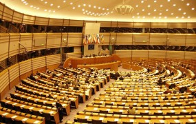 Zaradi razpok na zgradbi odpovedana seja Evropskega parlamenta