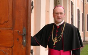 Krški škof Alois Schwarz prejel Einspielerjevo nagrado