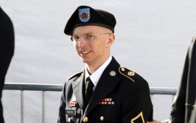 Manning ponudil delno priznanje krivde, grozi mu do 20 let zapora