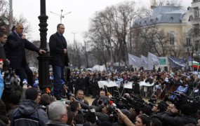 V Bolgariji se kljub odstopu vlade protesti nadaljujejo