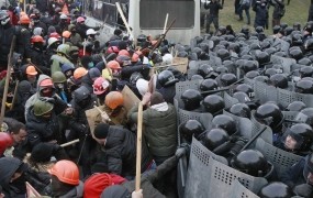 Na ulicah Kijeva 100.000 protivladnih protestnikov