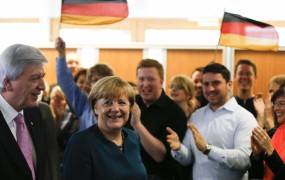 V Nemčiji bo pri poraženih strankah »tekla kri«; Merklova išče koalicijskega partnerja