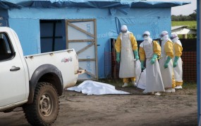 WHO: Ebola zahtevala že skoraj 900 življenj