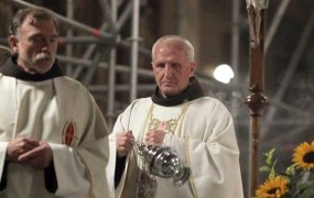 Novi ljubljanski nadškof Zore bo daroval rdečo mašo