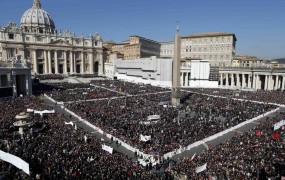 Tuji mediji: Vatikan menja cerkveni vrh v Sloveniji