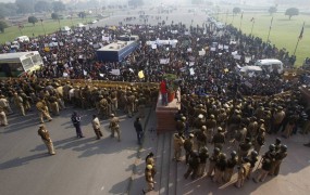 Indijske oblasti razmišljajo o smrtni kazni za posiljevalce