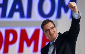 Na volitvah v Srbiji se Vučićevi SNS obeta okrog polovica glasov