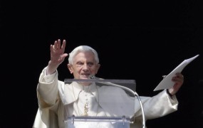 Papež bo imel po odstopu 2500 evrov pokojnine