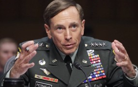 Škandal, zaradi katerega je odstopil Petraeus, se širi
