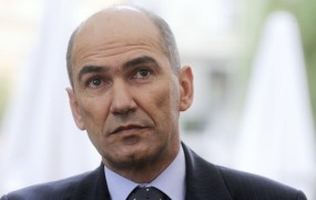 Janša o Zveru: Slovenija potrebuje predsednika, ki nas ne bo delil na prvo in drugorazredne